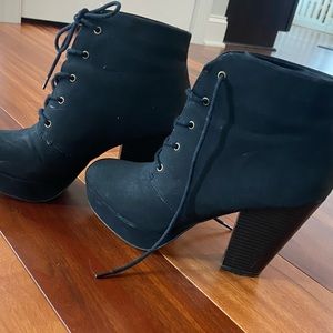 Black heeled boots